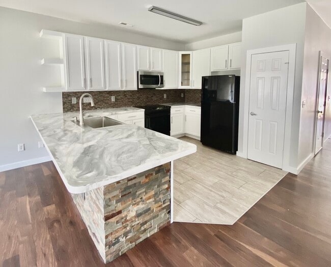 Building Photo - 1328 Stone Manor Dr Rental