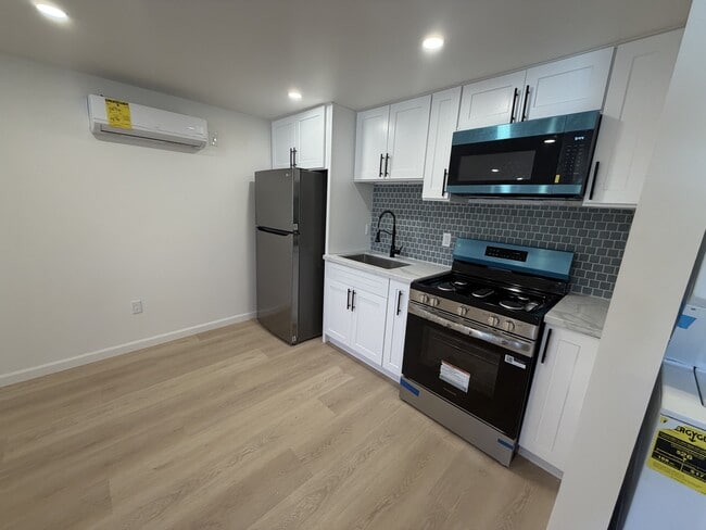Photo - 7818 Shoup Ave