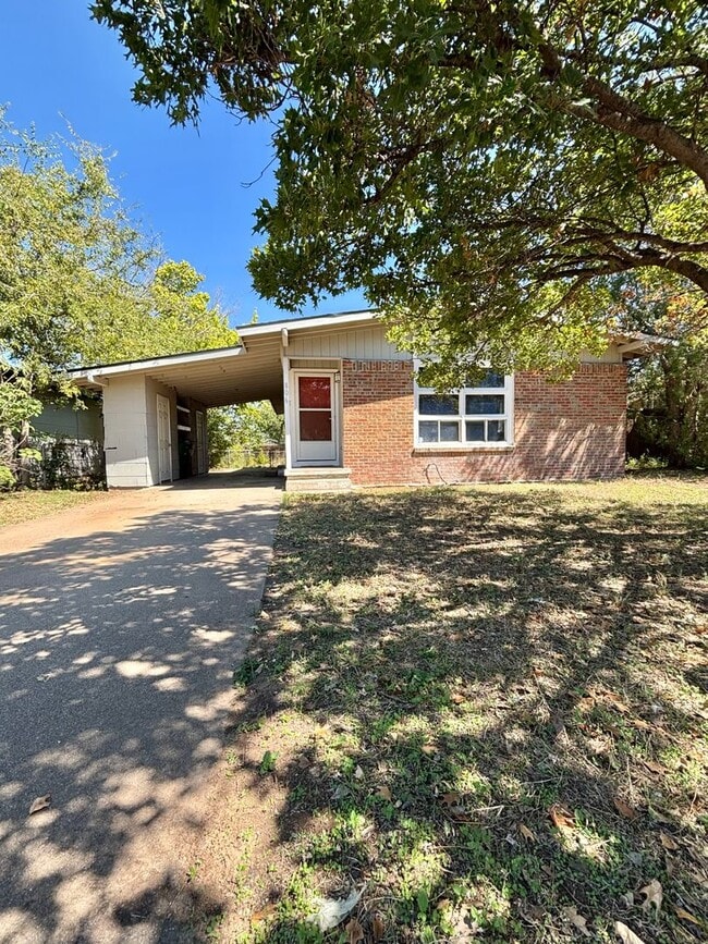 Photo - NOW AVAILABLE - 3 Bedroom home!