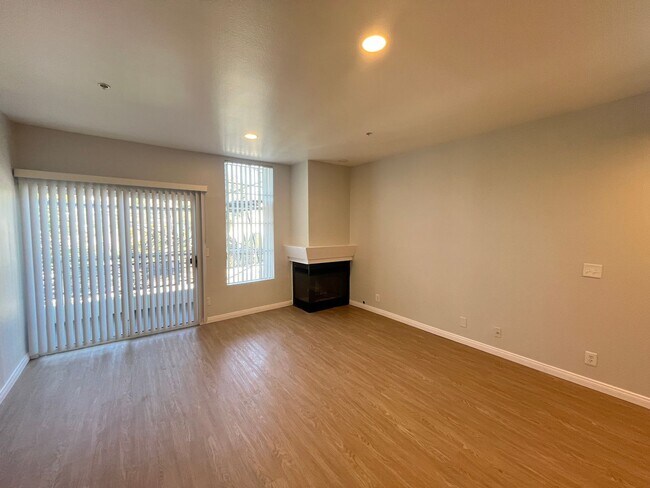 16070 Sunset Blvd
