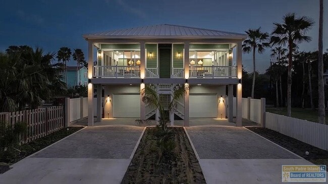 Photo - 211A W Mesquite St