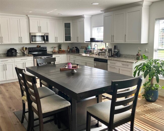 Photo - 2101 Queensboro Ave S