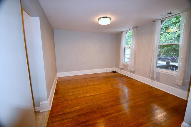 Photo - 1835 W Addison St Unit 1
