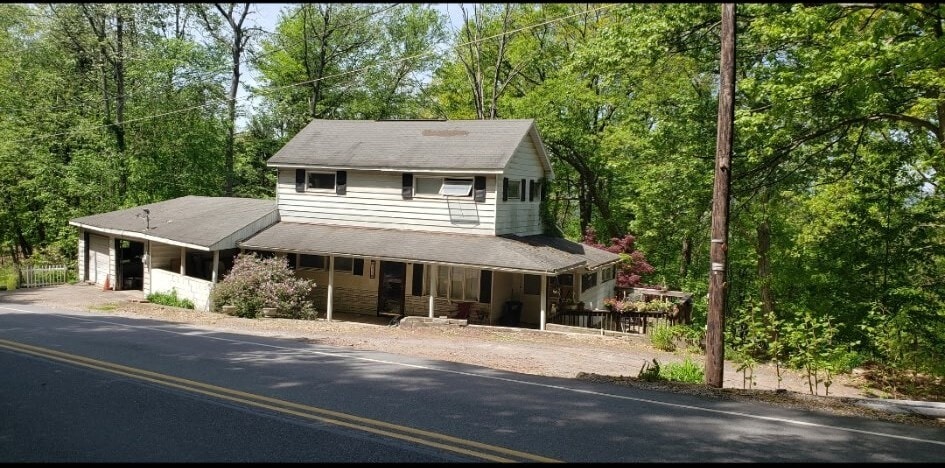 Photo - 326 S Old Turnpike Rd House
