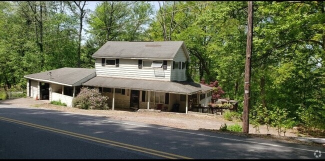 Building Photo - 326 S Old Turnpike Rd Rental