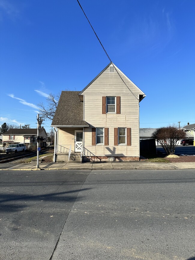 Front of House - 560 S Main St House