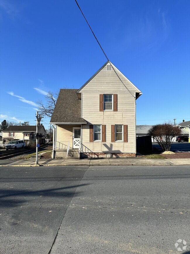 Building Photo - 560 S Main St Rental