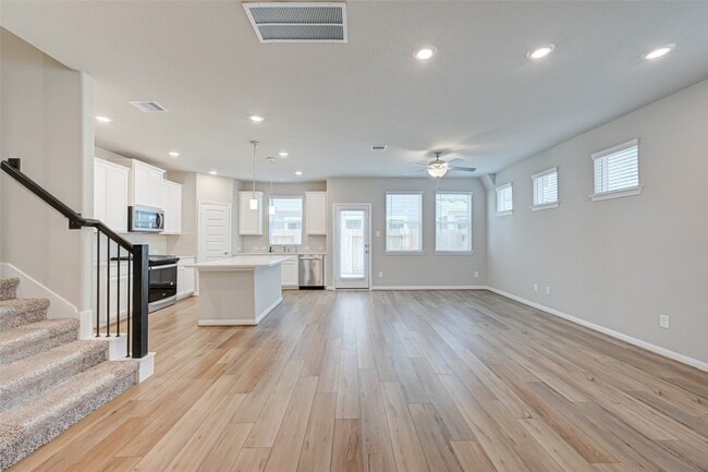 Building Photo - 1526 Lakeline Oak Dr