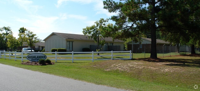 Building Photo - Highlander Apartments