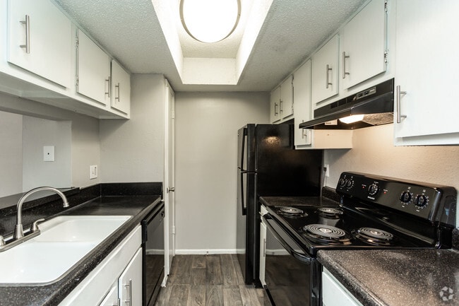 1BR, 1.5BA LOFT - 925SF Kitchen