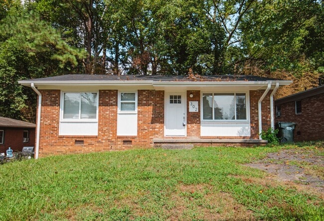 Building Photo - Coming SOON ! This 3 Bedroom home in Fores...