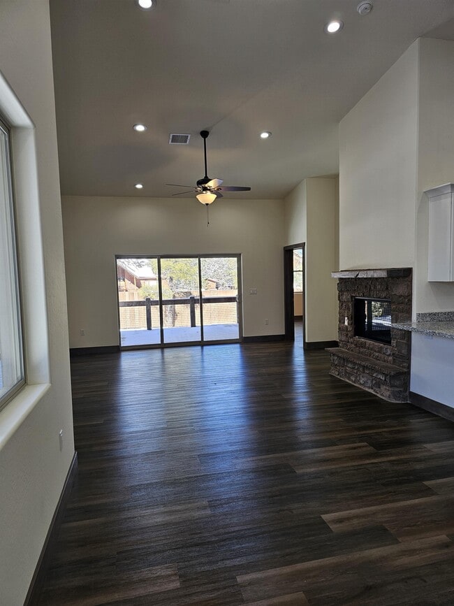 2850 W Villa Loop