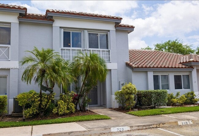 Building Photo - 719 NW 208th Way