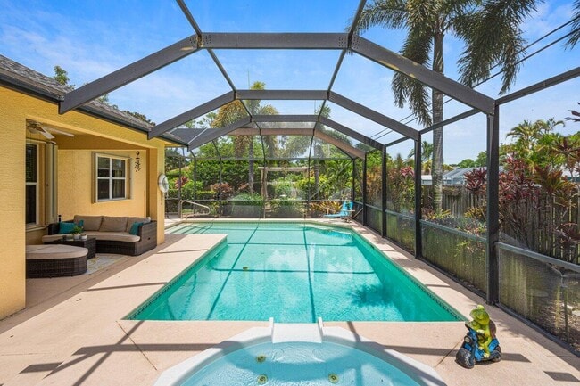 Building Photo - 1456 SW Del Rio Blvd Rental
