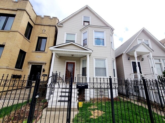 Building Photo - 3927 N Whipple St Unit #  02 Rental