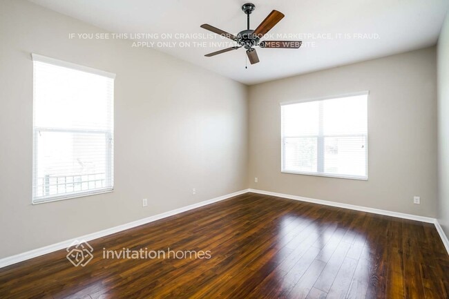 Photo - 11118 Great Neck Rd