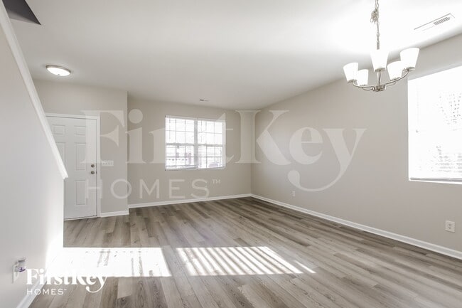 Photo - 7421 Lamplighter Close Dr