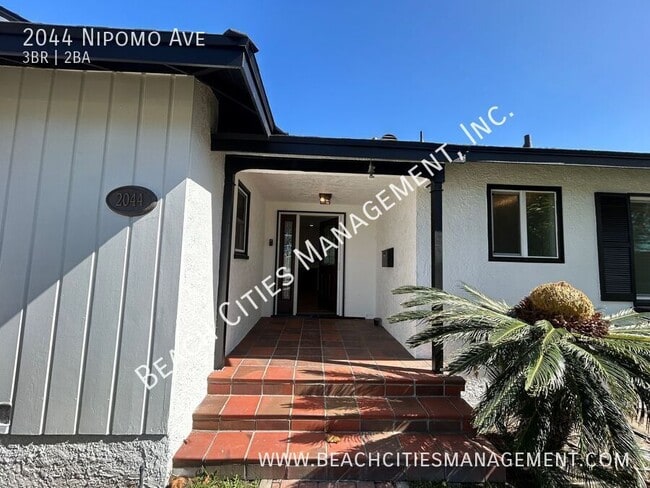 Photo - 2044 Nipomo Ave