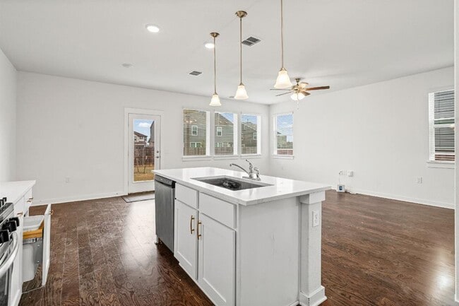 Photo - 7200 Grenadine Bloom Bnd