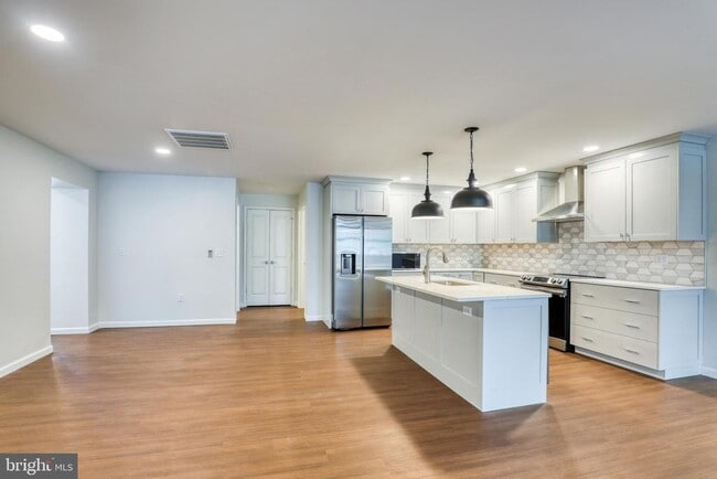 Building Photo - 210 E Boscawen St Unit 204 Rental