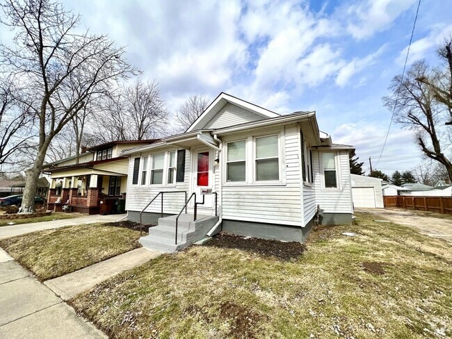 Building Photo - Spacious & Stylish 3-Bedroom Home in Fairb...