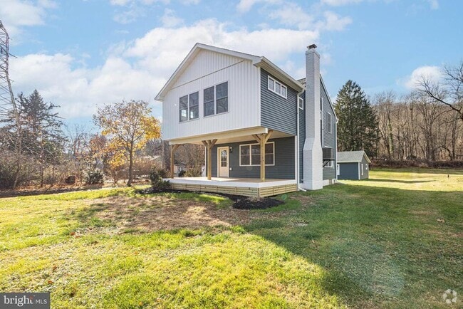 Building Photo - 1434 River Rd Rental
