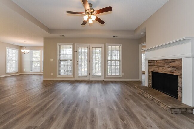 Photo - 173 Revolutionary Dr