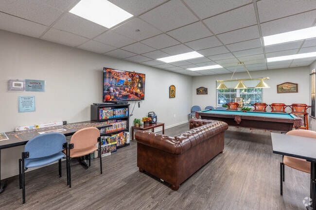 Lounge & Media Center