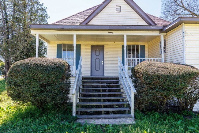 Photo - 4 Bedroom, 2 Bathroom in Adamsville