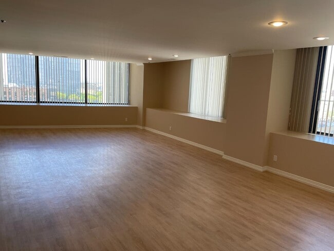 Building Photo - 48 W 300 S Rental