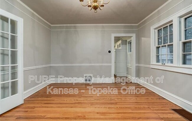 Photo - 108 SW Madison St