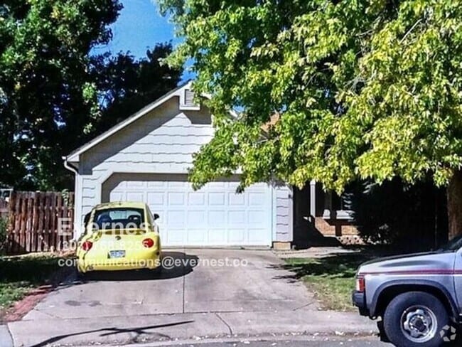 Building Photo - 3-Bedroom, 2-Bathroom Home with Convenient...