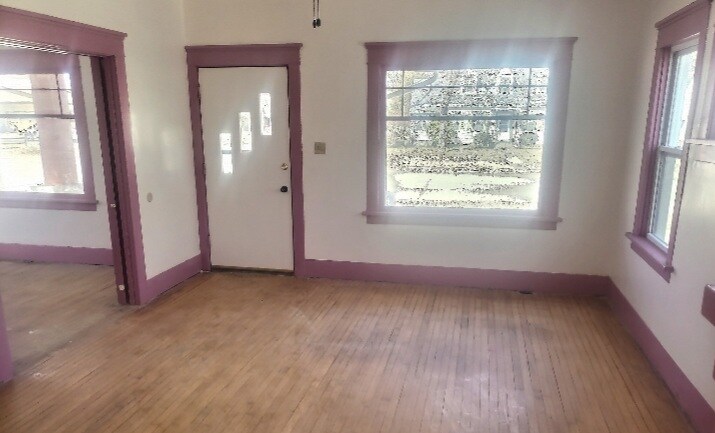 Photo - 839 W 5th St