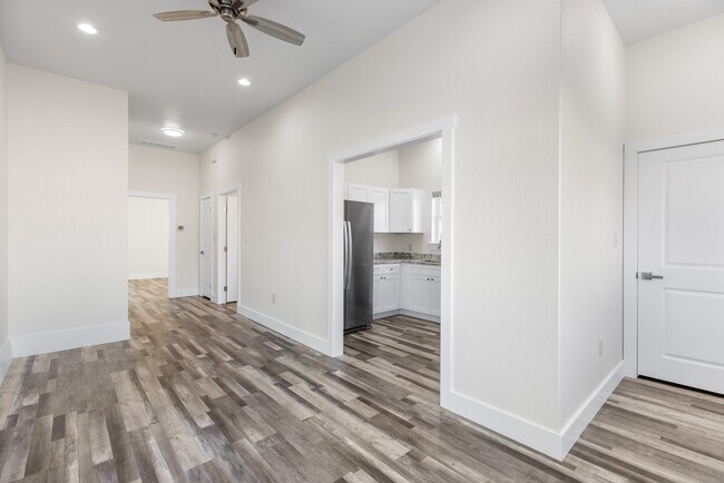 Photo - 705 Fifth St Unidad B