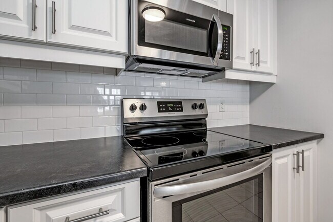 Photo - 405 Gerardia Ln