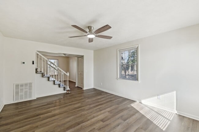 Photo - 1421 Huntington Dr