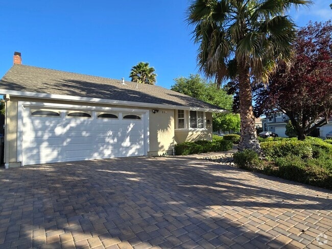 Building Photo - Single Family Home, Remodeled Inside and O...