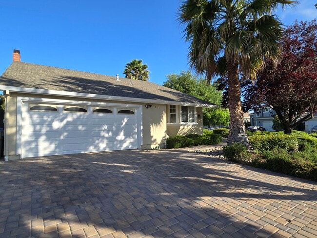 Single Family Home, Remodeled Inside and O... - Single Family Home, Remodeled Inside and O...