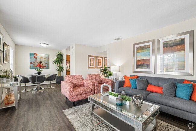 2BR, 2BA - 935SF - Living Room
