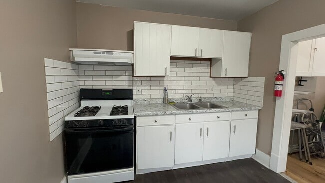 Building Photo - 109 E Stewart Rd Unit C