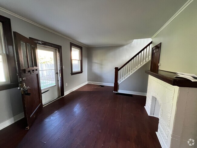 Building Photo - North Side - 3 BR Single Family Home, Fenc...