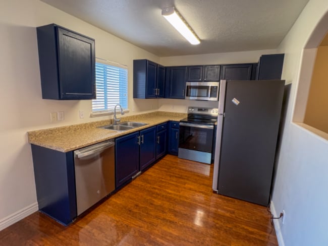 Photo - 652 Pimlico Dr