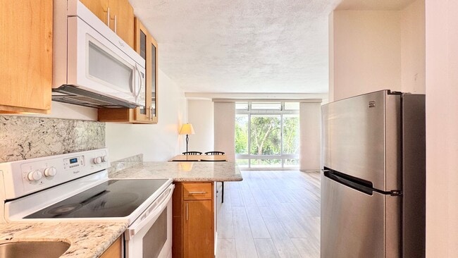 Photo - Queen Emma Gardens – Prince Tower | Studio | 1 Bath | 1 Assigned Parking