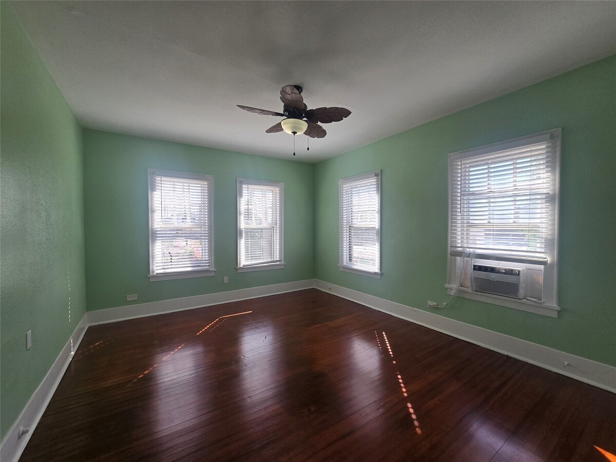 Photo - 725 Broadway Avenue J