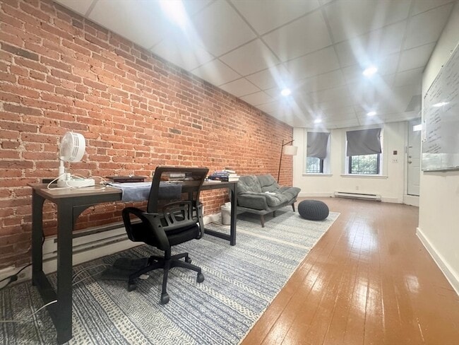 Building Photo - 384 Riverway Unit B