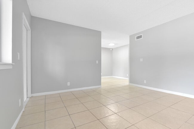Photo - 400 Nottingham Cir Unit D