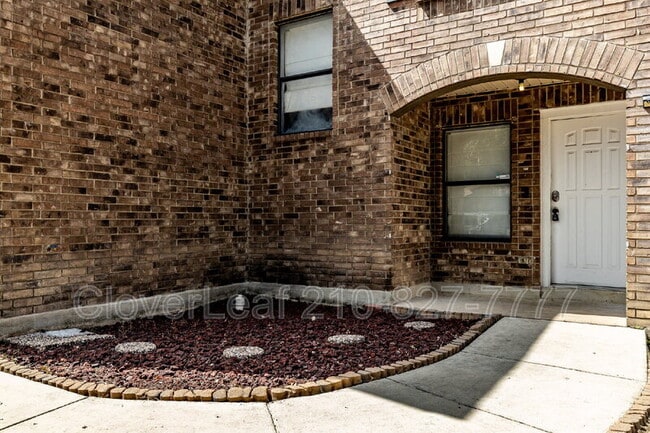 Photo - 8019 Hilltop Crest