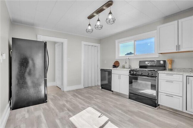 Photo - 1229 McKee Rd