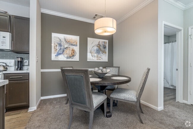 1BR, 1BA - 839SF