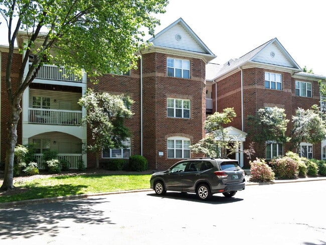 Building Photo - "Charming 3-Bedroom Condo with Cozy Fireplace - 1404 Sq Ft of Comfort in Prime NC Location!" Unit 3